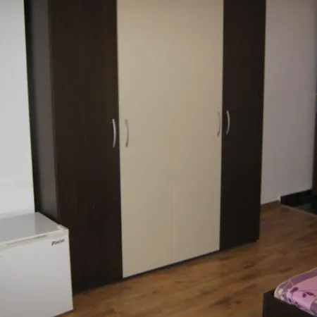 Guest house Mihalevi 2*